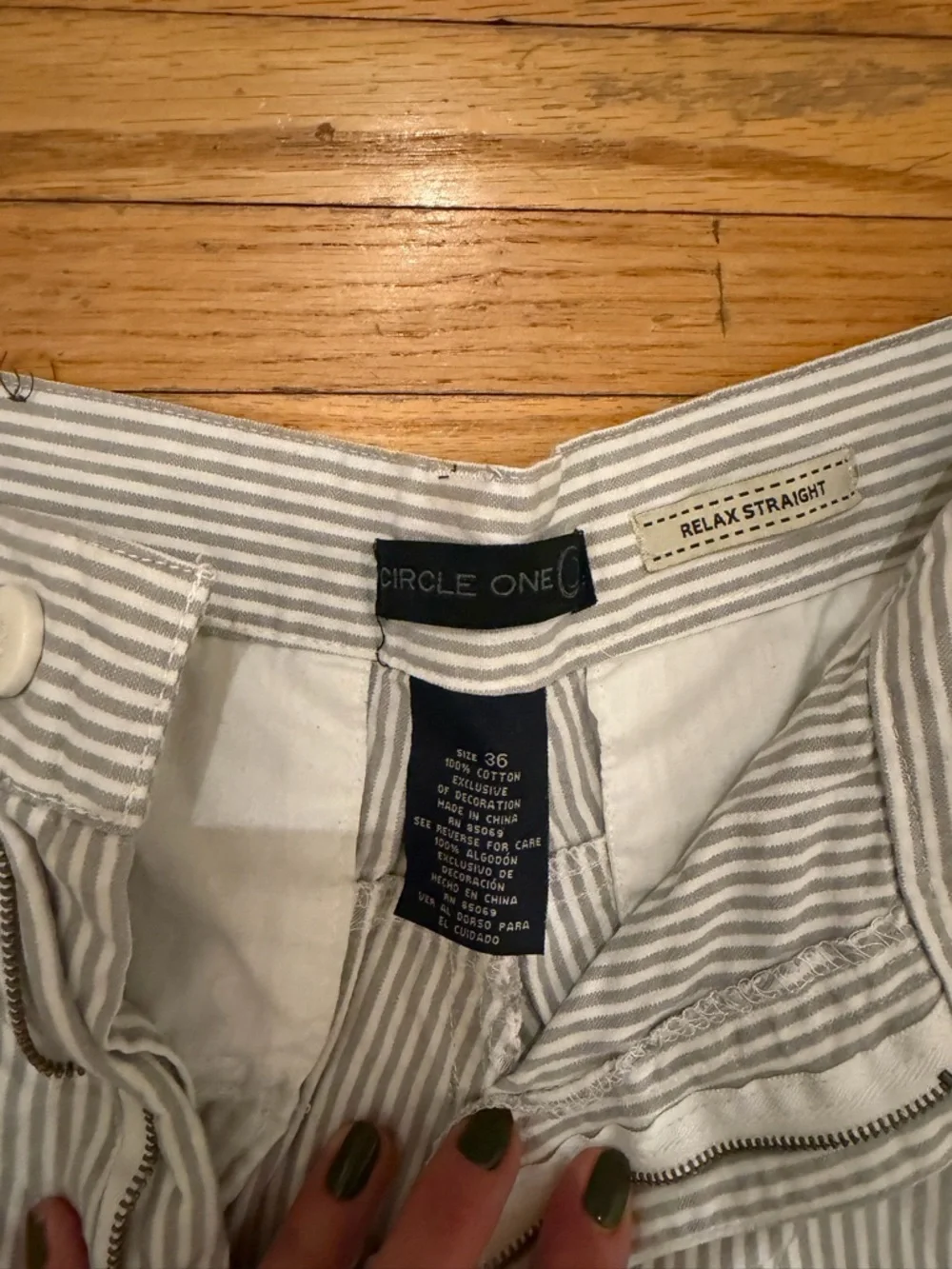 Striped Light Gray Cargo Shorts for Men - Casual Multi-Pocket - Picture 3 of 3